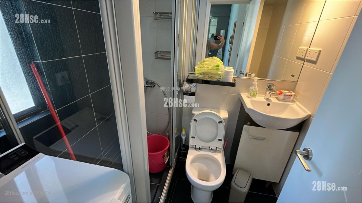 Jumbo Court Rental 401 ft²