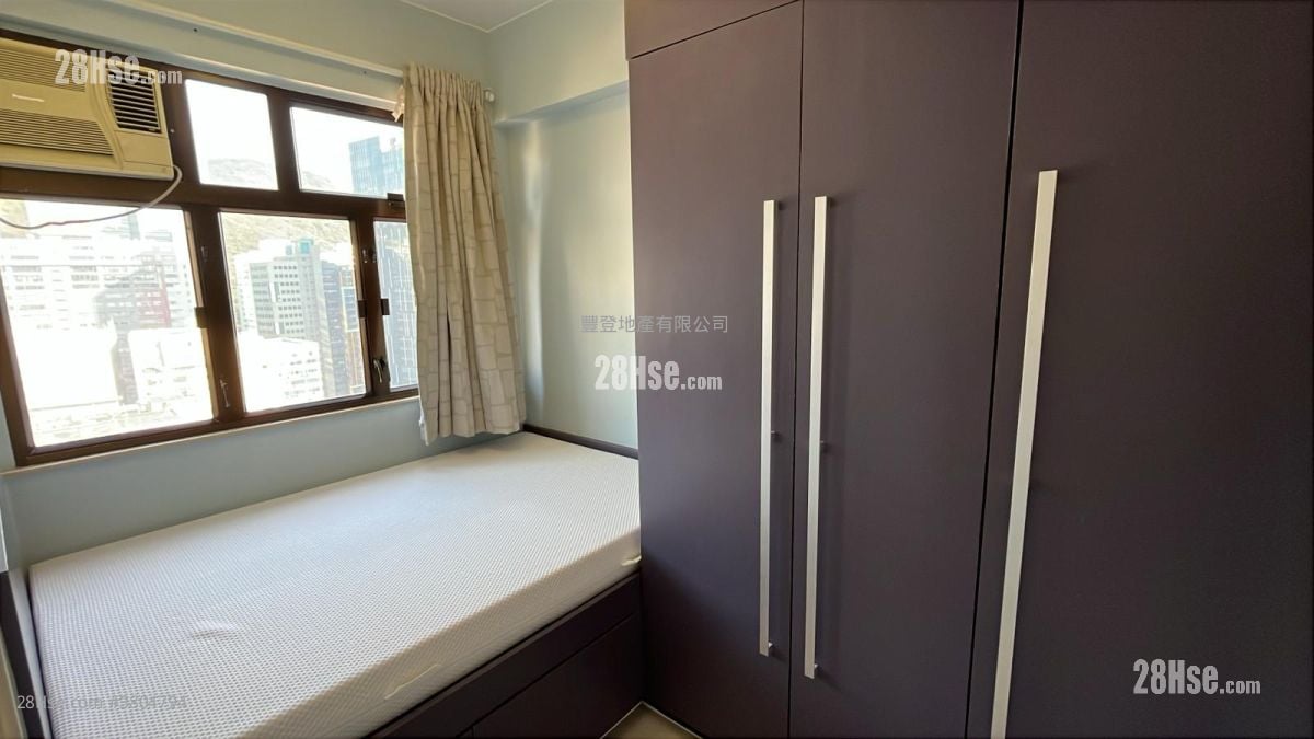 Jumbo Court Rental 401 ft²