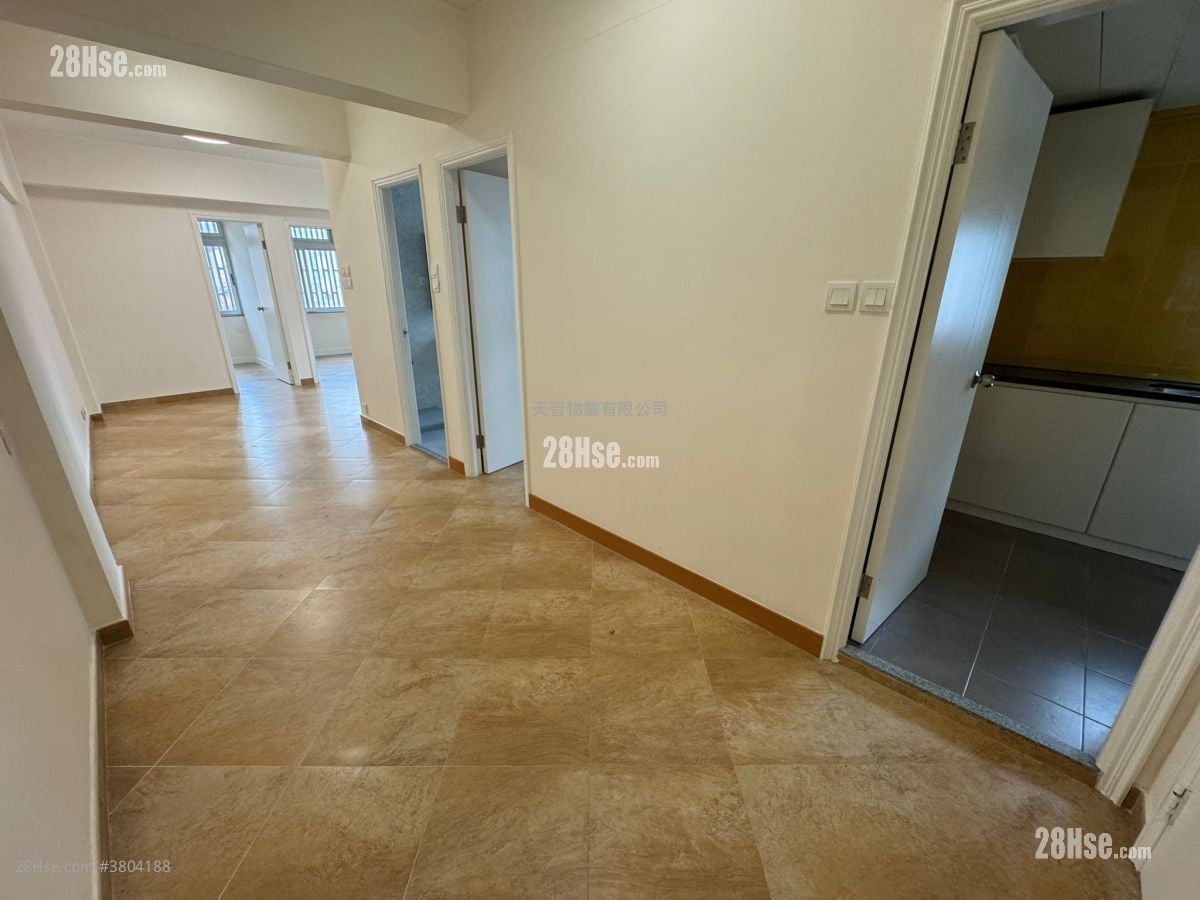 红湾阁 售盘 4 房 , 2 浴室 647 平方尺