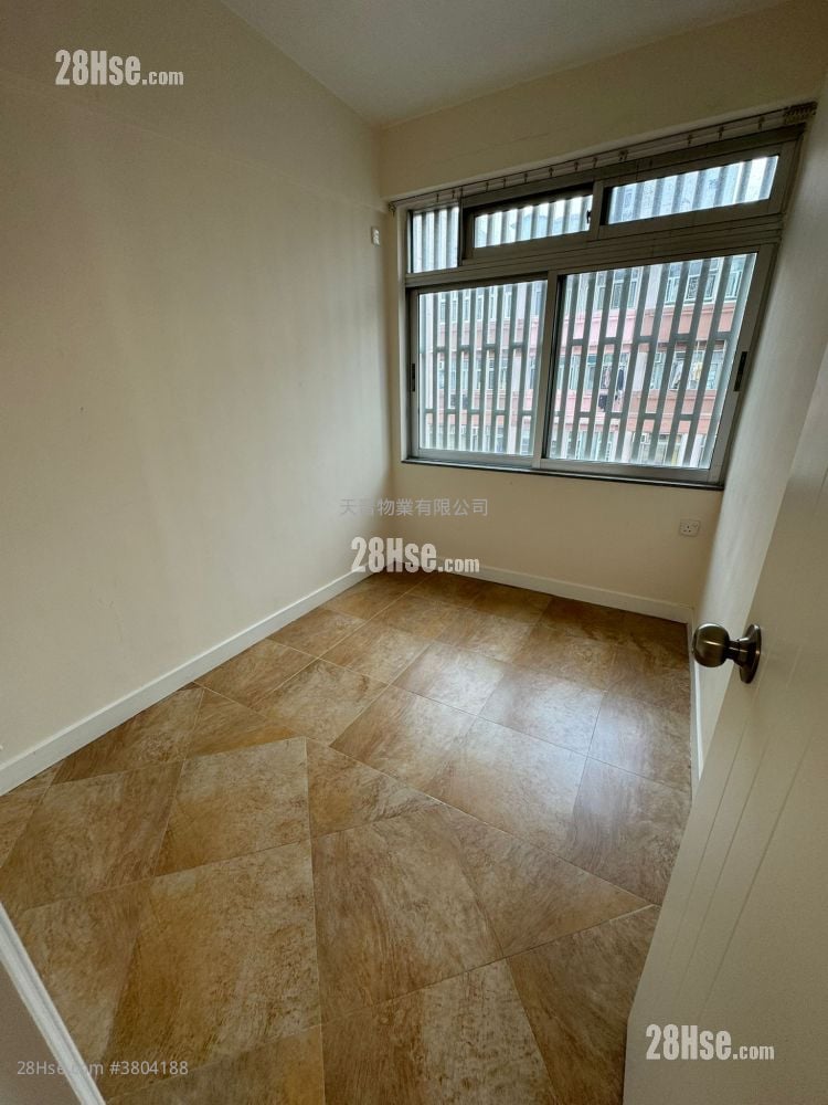 红湾阁 售盘 4 房 , 2 浴室 647 平方尺