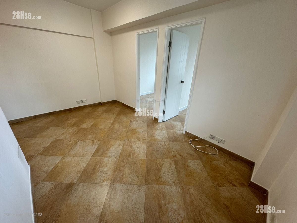 红湾阁 售盘 4 房 , 2 浴室 647 平方尺