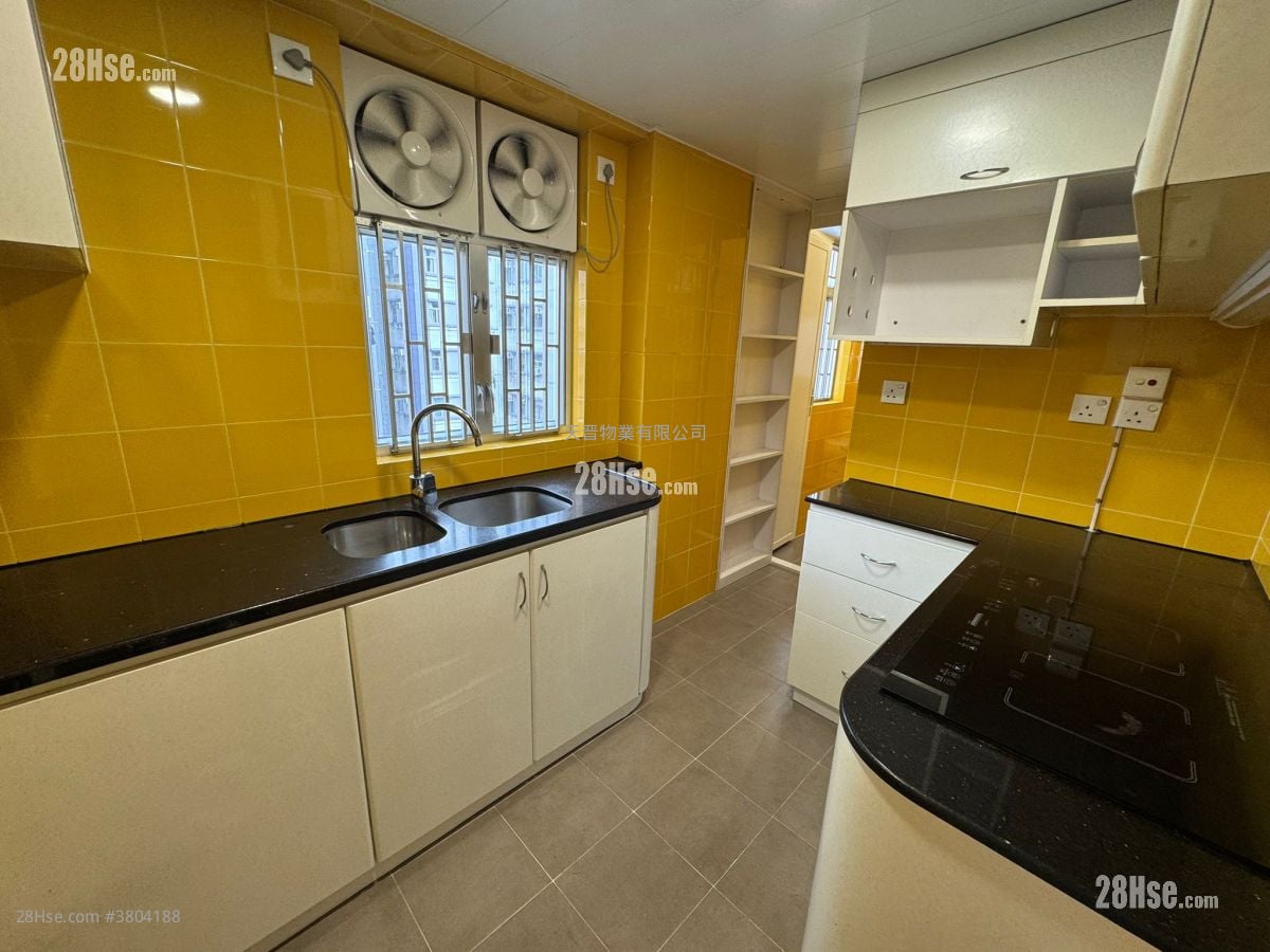 红湾阁 售盘 4 房 , 2 浴室 647 平方尺