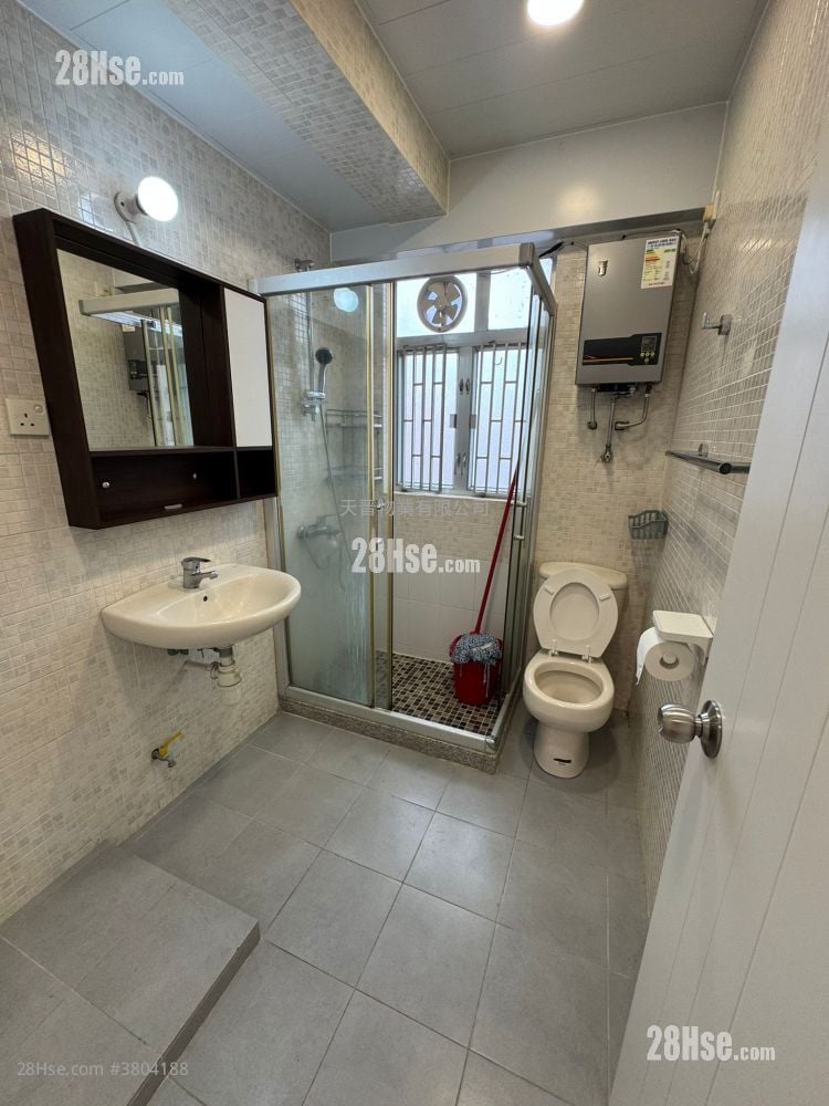 红湾阁 售盘 4 房 , 2 浴室 647 平方尺