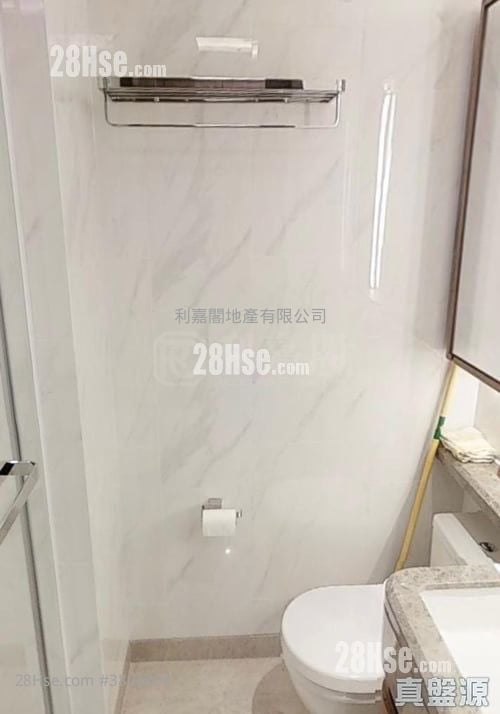 Novum West Sell Studio , 1 Bathroom 225 ft²