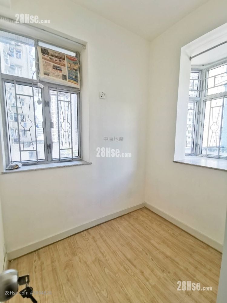 Kwai Fong Terrace Rental 2 Bedrooms , 1 Bathroom 397 ft²