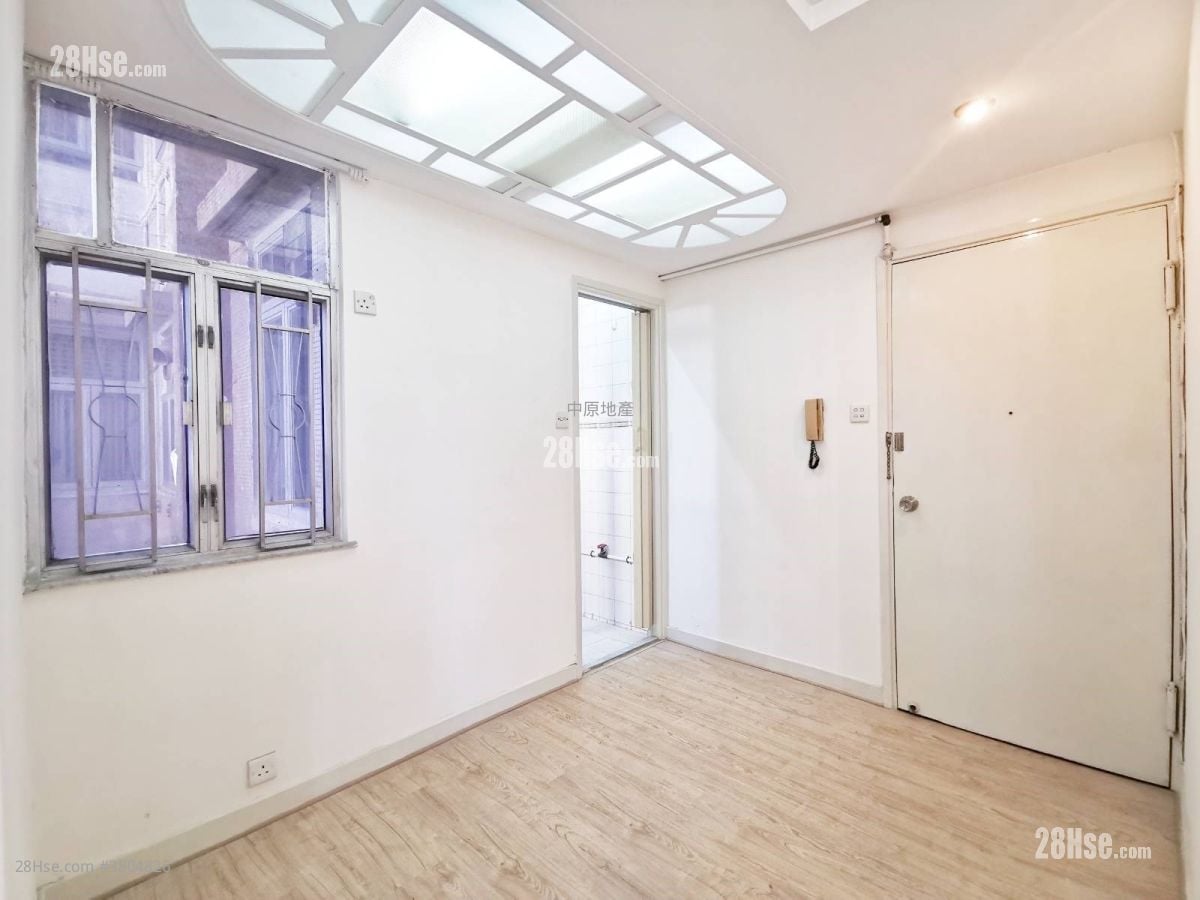 Kwai Fong Terrace Rental 2 Bedrooms , 1 Bathroom 397 ft²