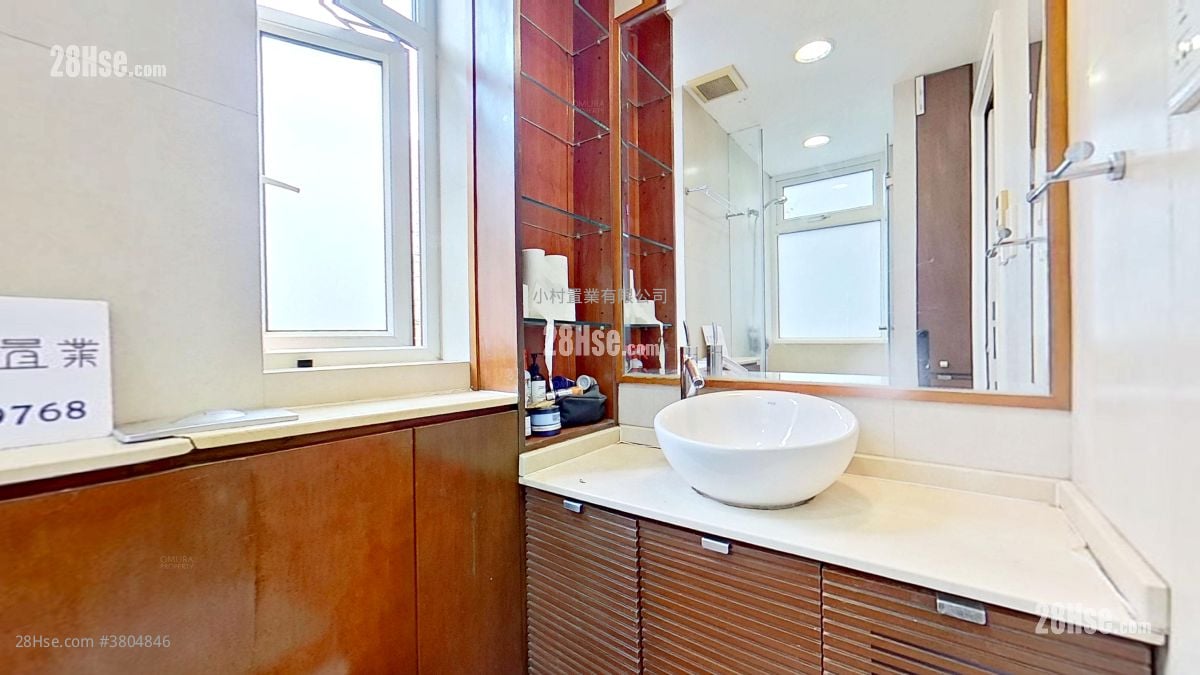 bathroom: 18-20 Elgin Street Rental 1 Bedroom , 1 Bathroom 474 ft²