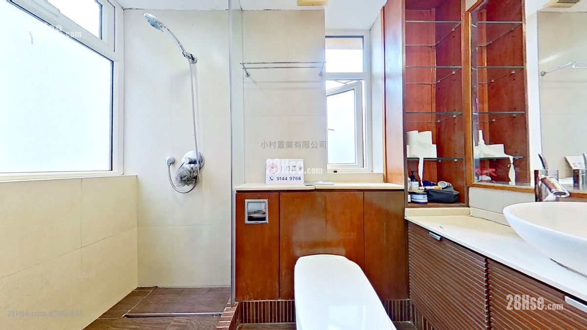 bathroom: 18-20 Elgin Street Rental 1 Bedroom , 1 Bathroom 474 ft²