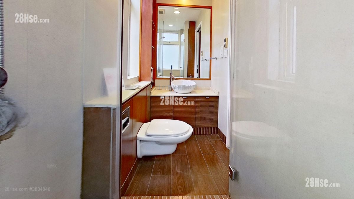 bathroom: 18-20 Elgin Street Rental 1 Bedroom , 1 Bathroom 474 ft²