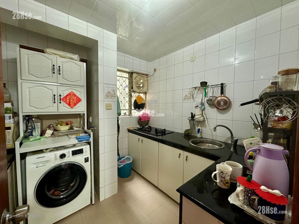 Whampoa Garden Sell 4 Bedrooms , 2 Bathrooms 777 ft²