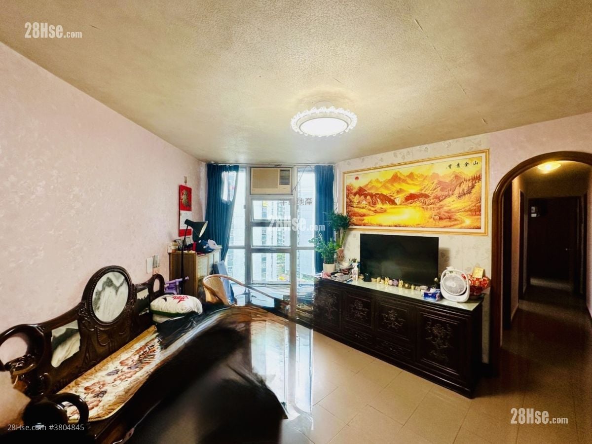 Whampoa Garden Sell 4 Bedrooms , 2 Bathrooms 777 ft²
