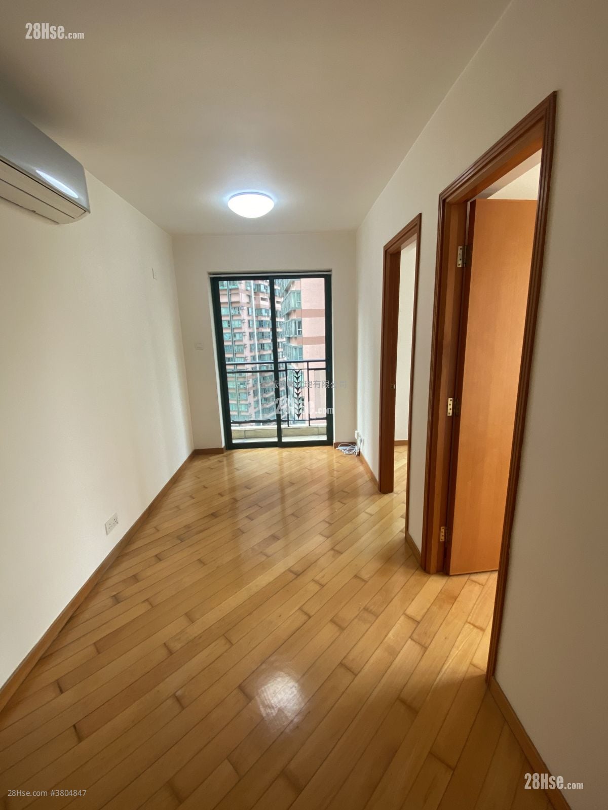 living room: Medal Court Rental 2 Bedrooms , 1 Bathroom 371 ft²