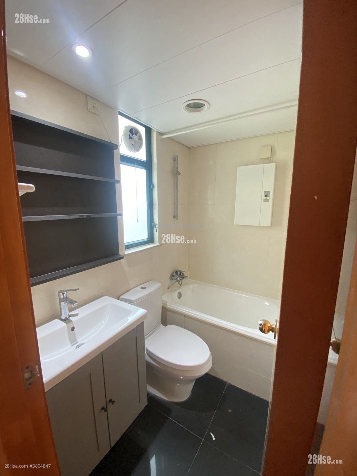 bathroom: Medal Court Rental 2 Bedrooms , 1 Bathroom 371 ft²