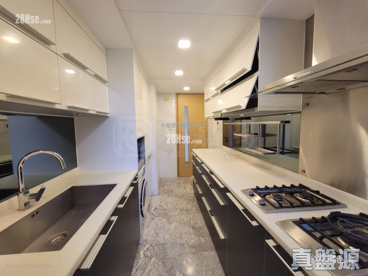 Imperial Cullinan Rental 3 Bedrooms , 2 Bathrooms 913 ft²