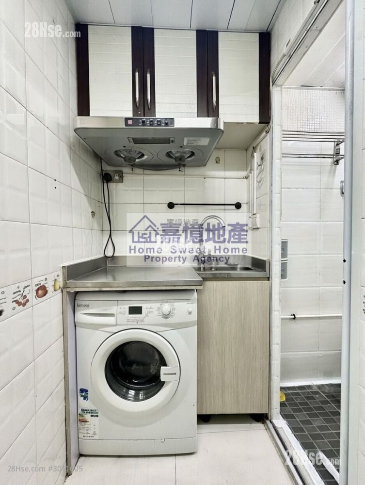 Apartment Sell 4 Bedrooms , 1 Bathroom 642 ft²