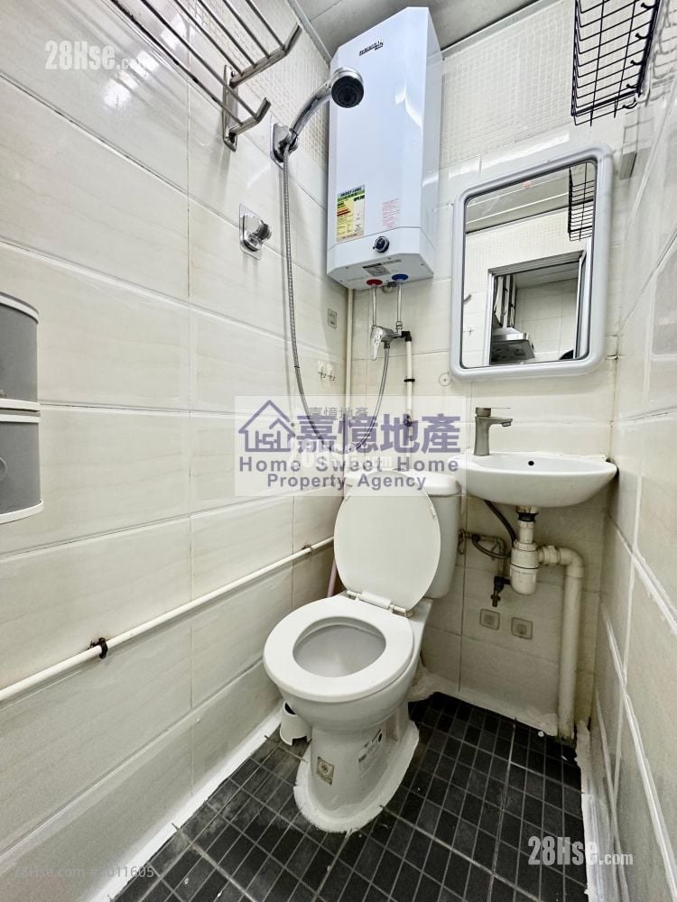 Apartment Sell 4 Bedrooms , 1 Bathroom 642 ft²