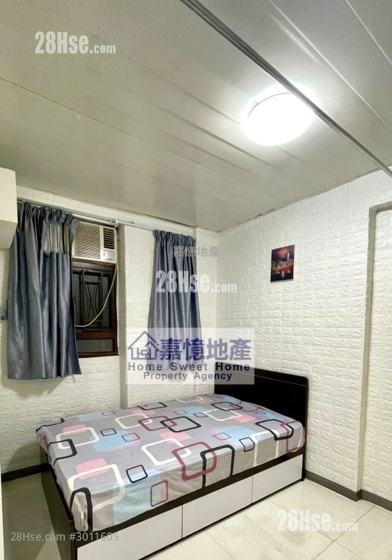 Apartment Sell 4 Bedrooms , 1 Bathroom 642 ft²