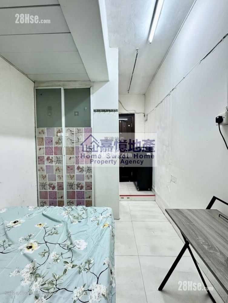 Apartment Sell 4 Bedrooms , 1 Bathroom 642 ft²