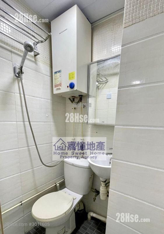 Apartment Sell 4 Bedrooms , 1 Bathroom 642 ft²