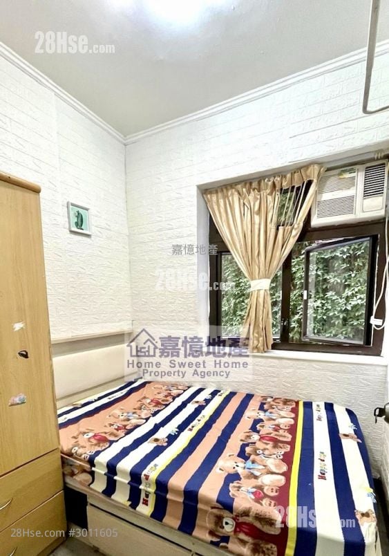 Apartment Sell 4 Bedrooms , 1 Bathroom 642 ft²