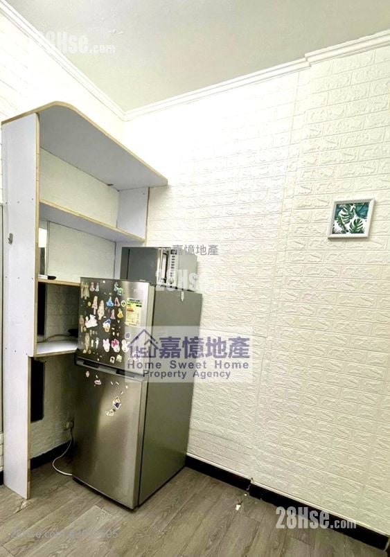 Apartment Sell 4 Bedrooms , 1 Bathroom 642 ft²