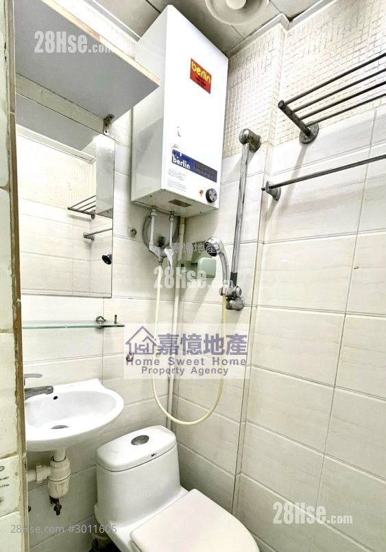 Apartment Sell 4 Bedrooms , 1 Bathroom 642 ft²