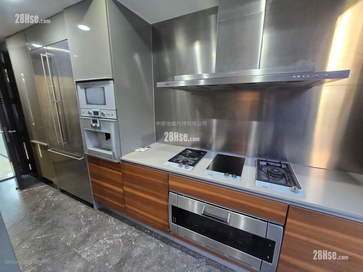 Avignon Sell 3 Bedrooms , 5+ Bathrooms 1,903 ft²