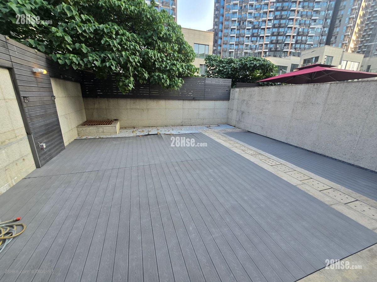 Avignon Sell 3 Bedrooms , 5+ Bathrooms 1,903 ft²