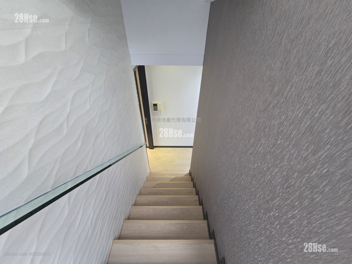 Avignon Sell 3 Bedrooms , 5+ Bathrooms 1,903 ft²