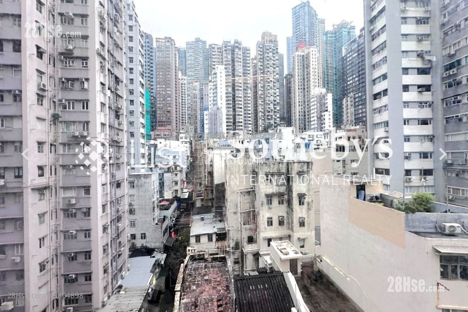 Lee Roy Commercial Building Sell 3 Bedrooms , 1 Toilet