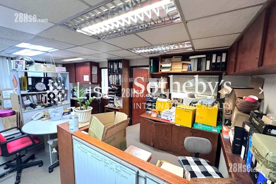 Lee Roy Commercial Building Sell 3 Bedrooms , 1 Toilet