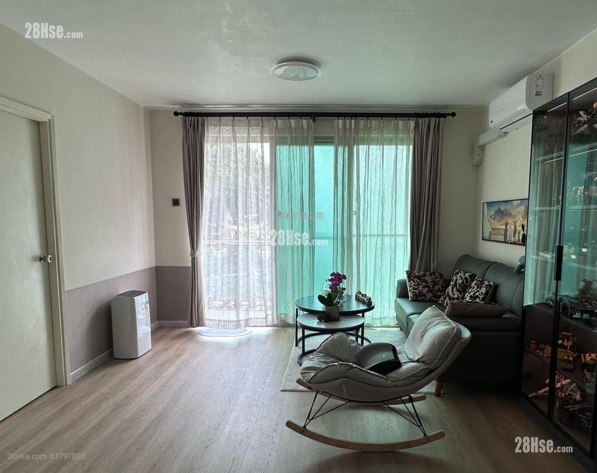 Village Sell 700 ft²