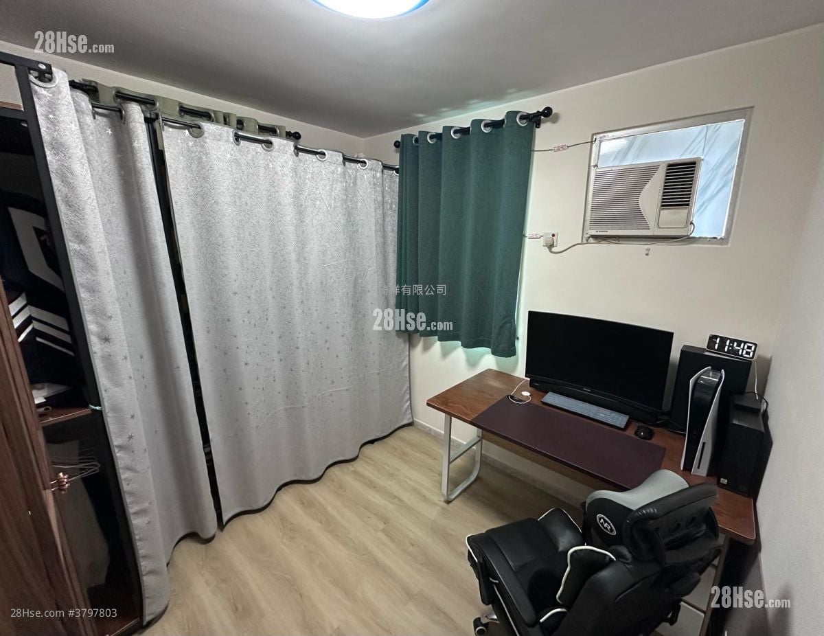 Village Sell 700 ft²