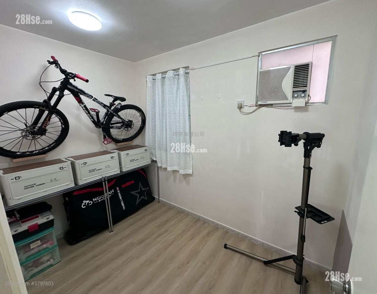 Village Sell 700 ft²