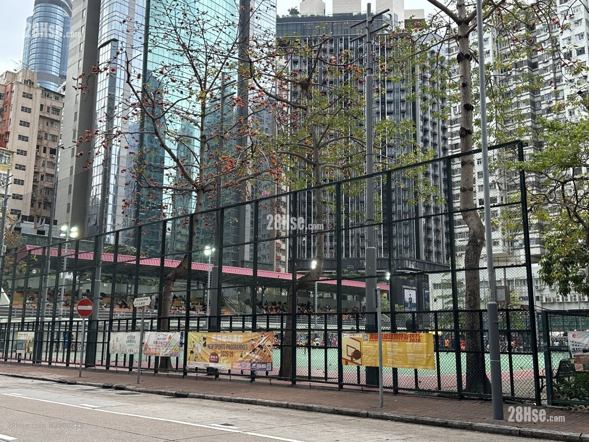 华乐大厦 租盘 4 房 , 4 浴室 84 平方尺