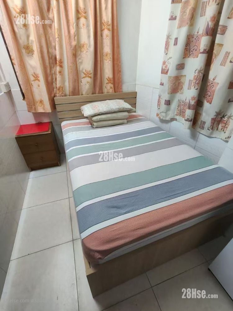 华乐大厦 租盘 4 房 , 4 浴室 84 平方尺