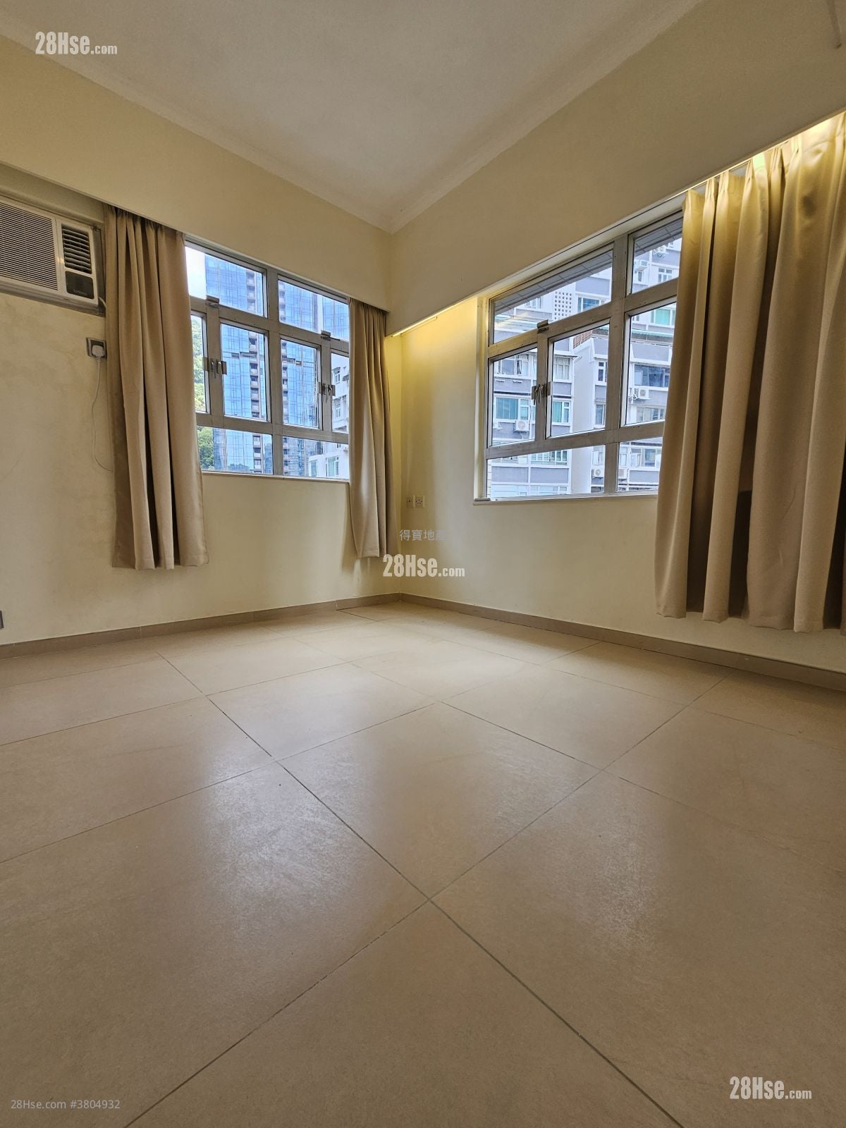 单幢楼房 售盘 4 房 , 2 浴室 776 平方尺