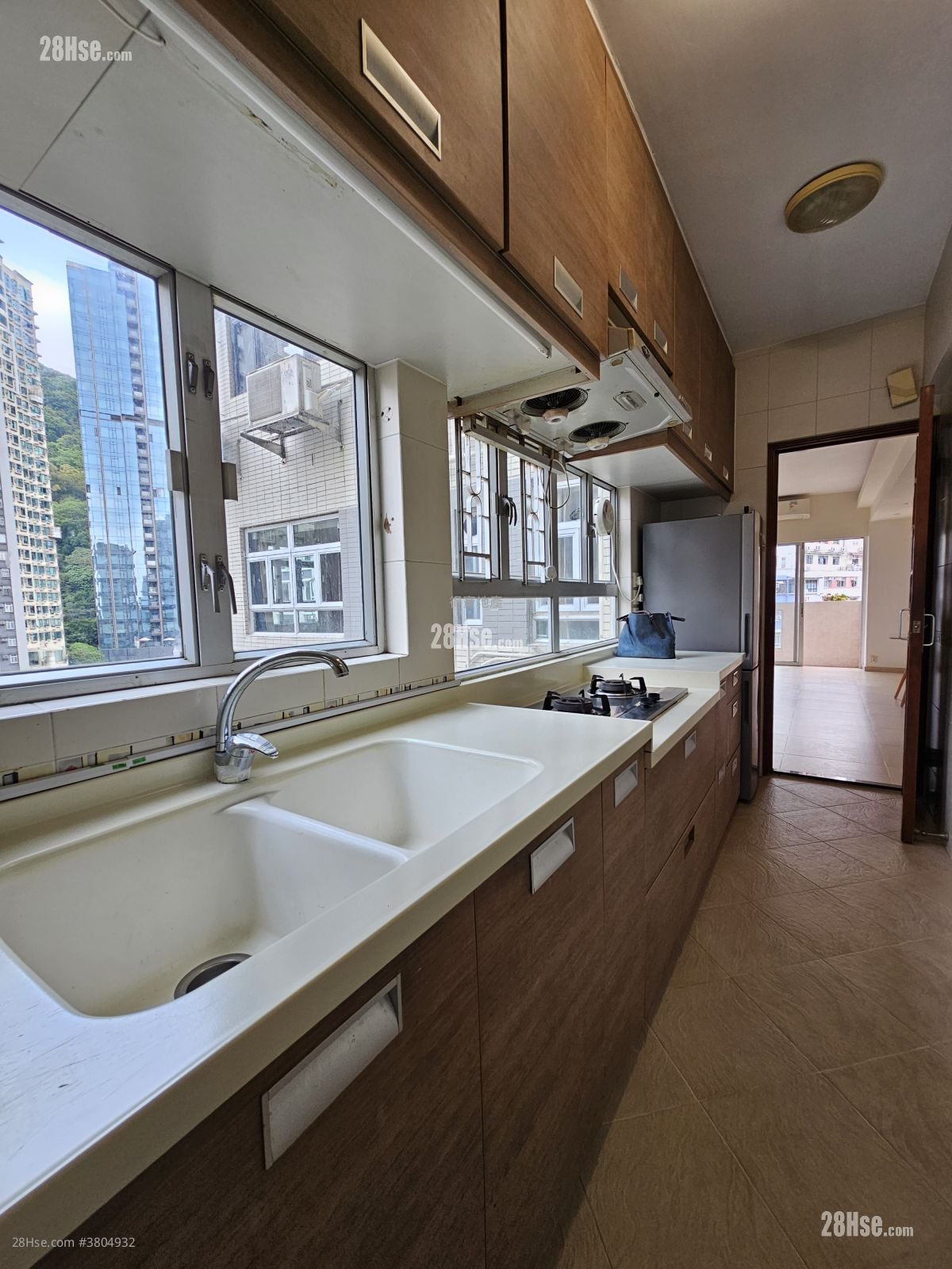 单幢楼房 售盘 4 房 , 2 浴室 776 平方尺