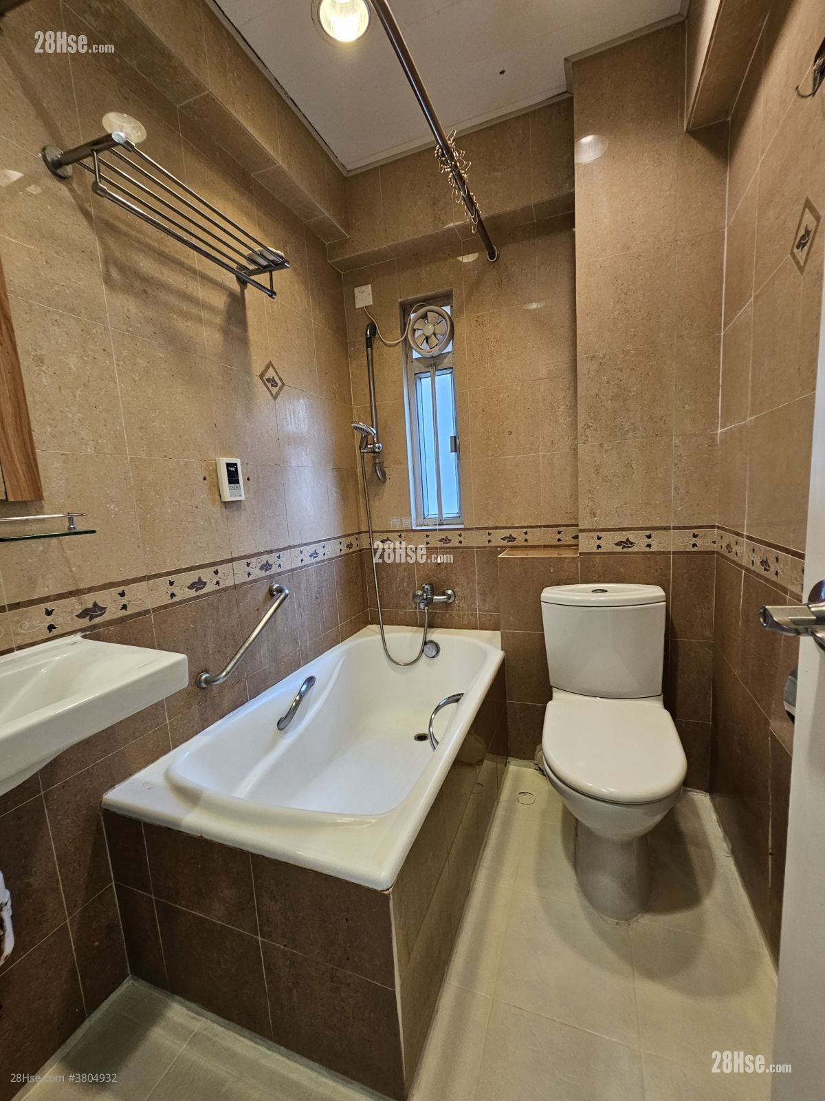 单幢楼房 售盘 4 房 , 2 浴室 776 平方尺