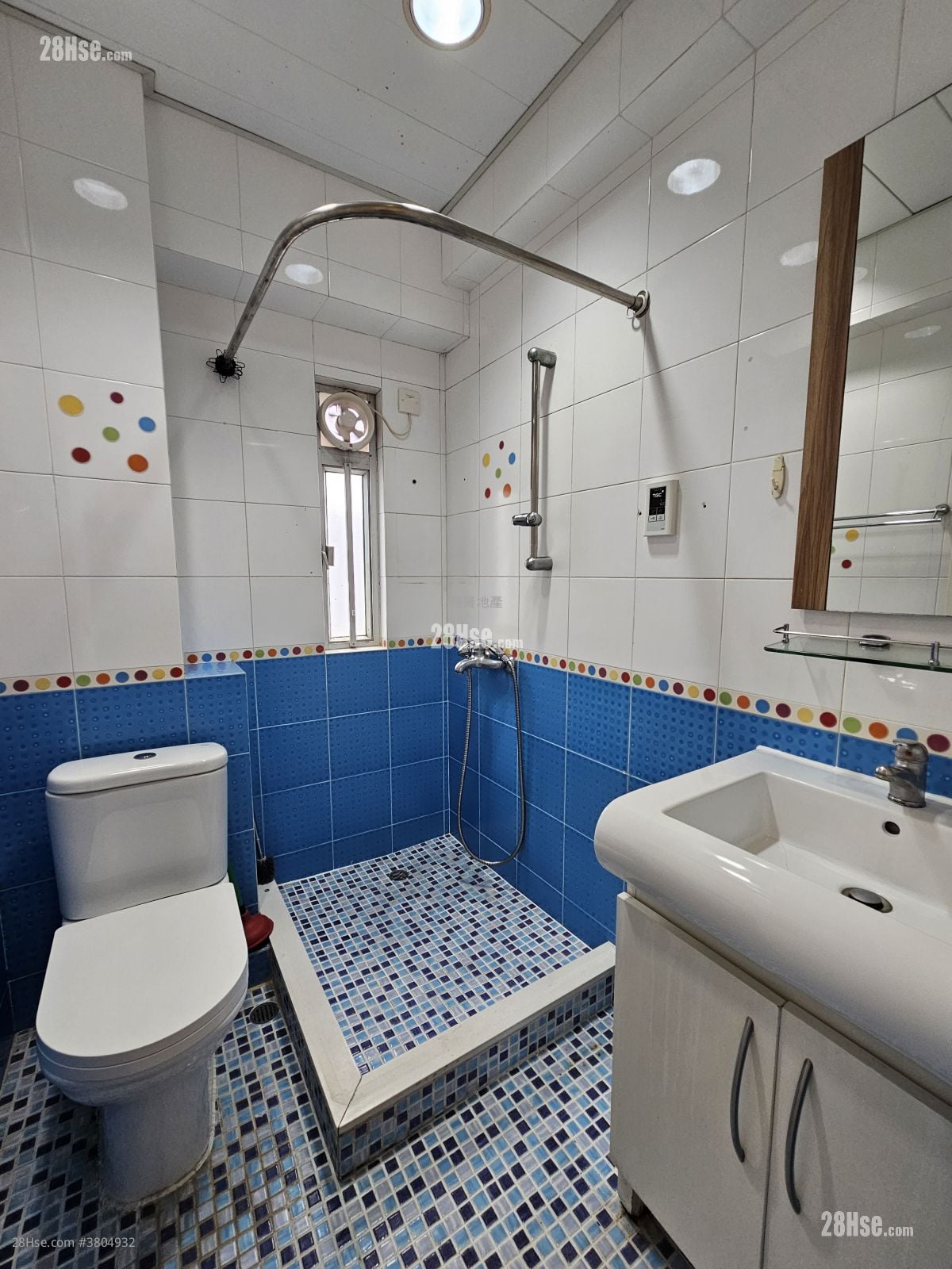 单幢楼房 售盘 4 房 , 2 浴室 776 平方尺