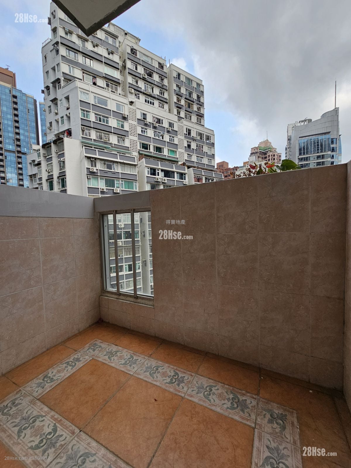 单幢楼房 售盘 4 房 , 2 浴室 776 平方尺