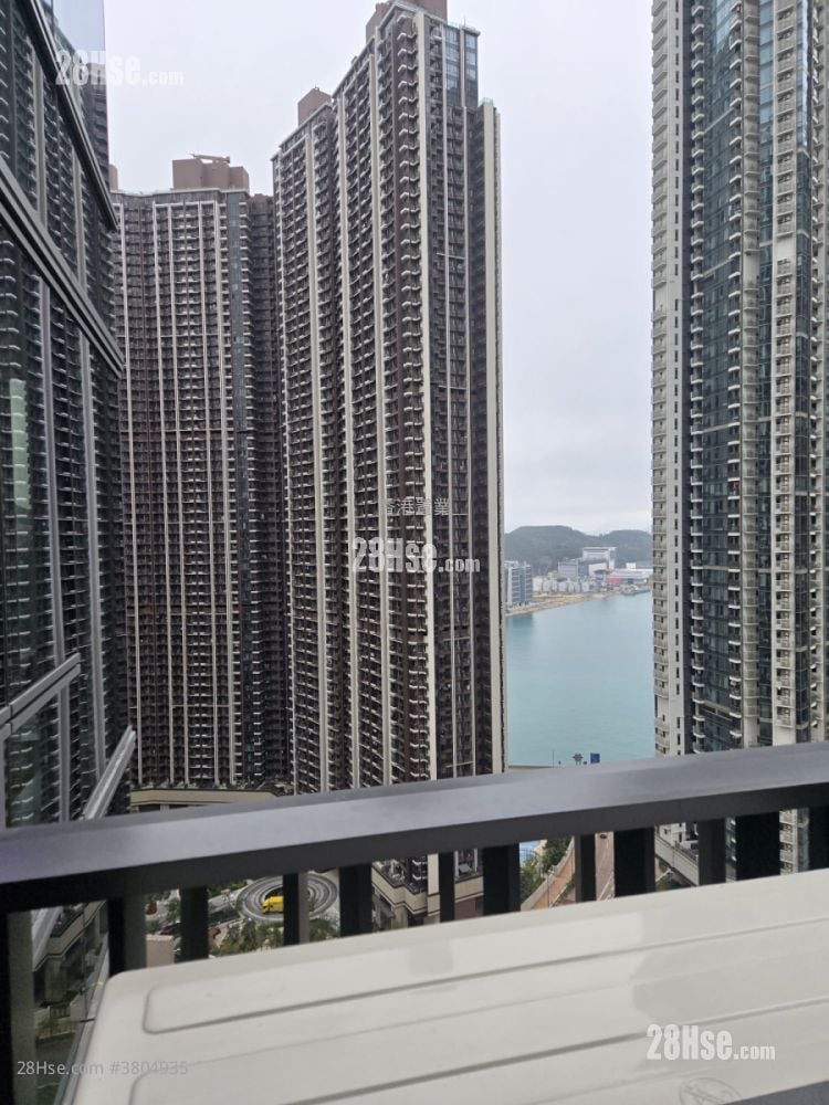 Seasons Place Rental 2 Bedrooms , 1 Bathroom 495 ft²