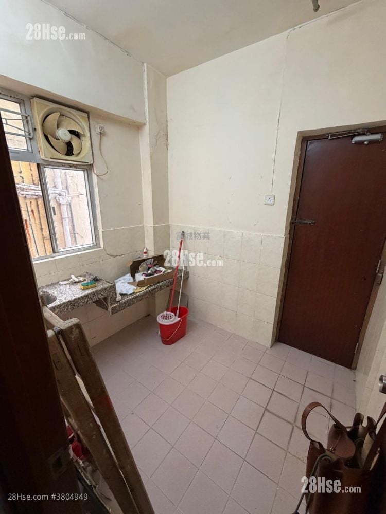 唐楼 租盘 2 房 , 1 浴室 350 平方尺