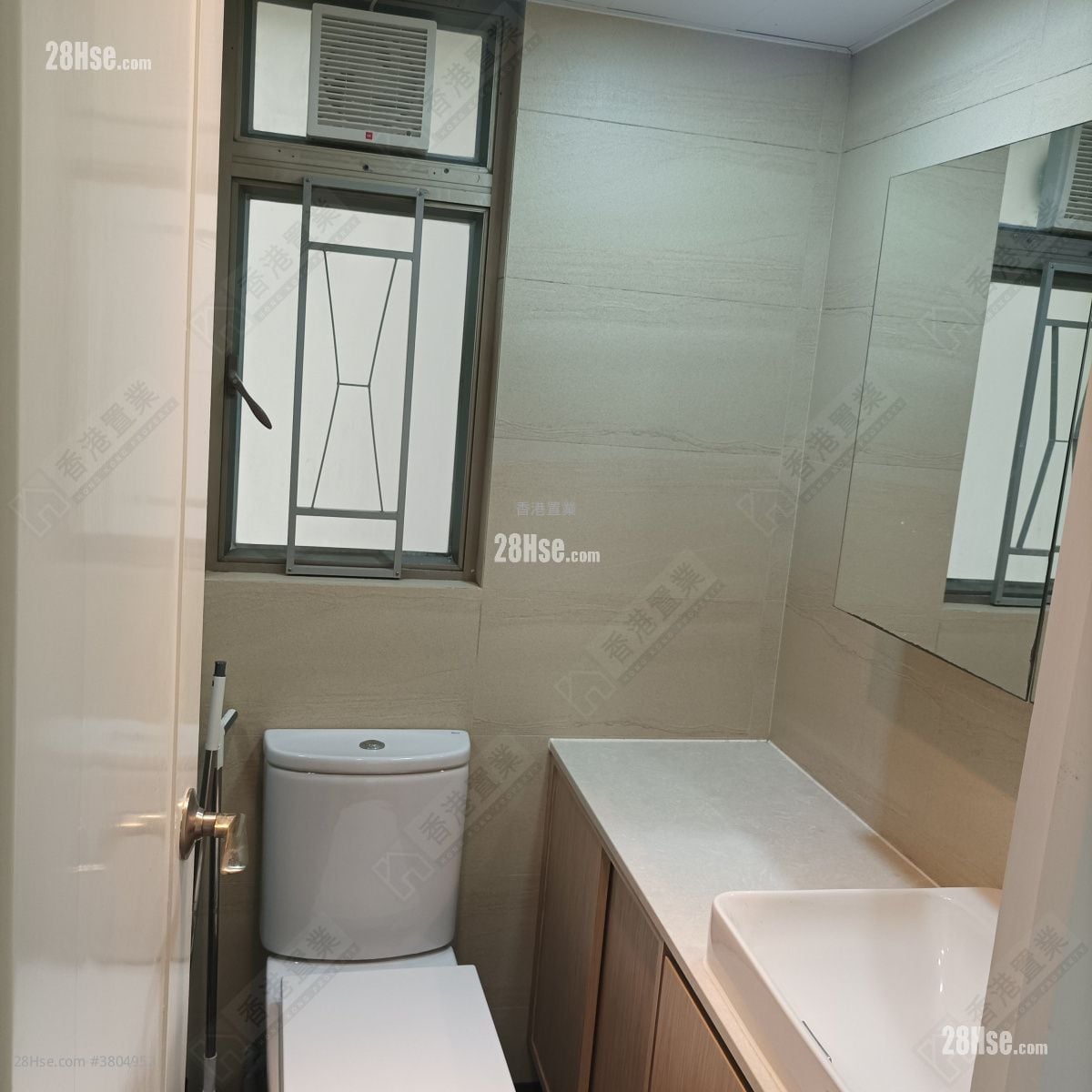 Tseung Kwan O Plaza Sell 3 Bedrooms , 1 Bathroom 533 ft²