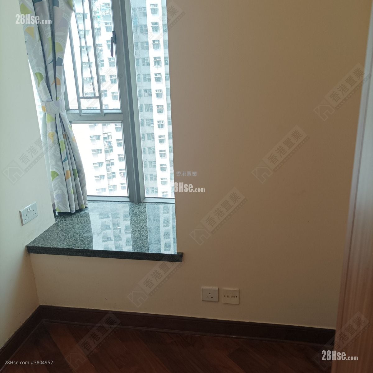 Tseung Kwan O Plaza Sell 3 Bedrooms , 1 Bathroom 533 ft²