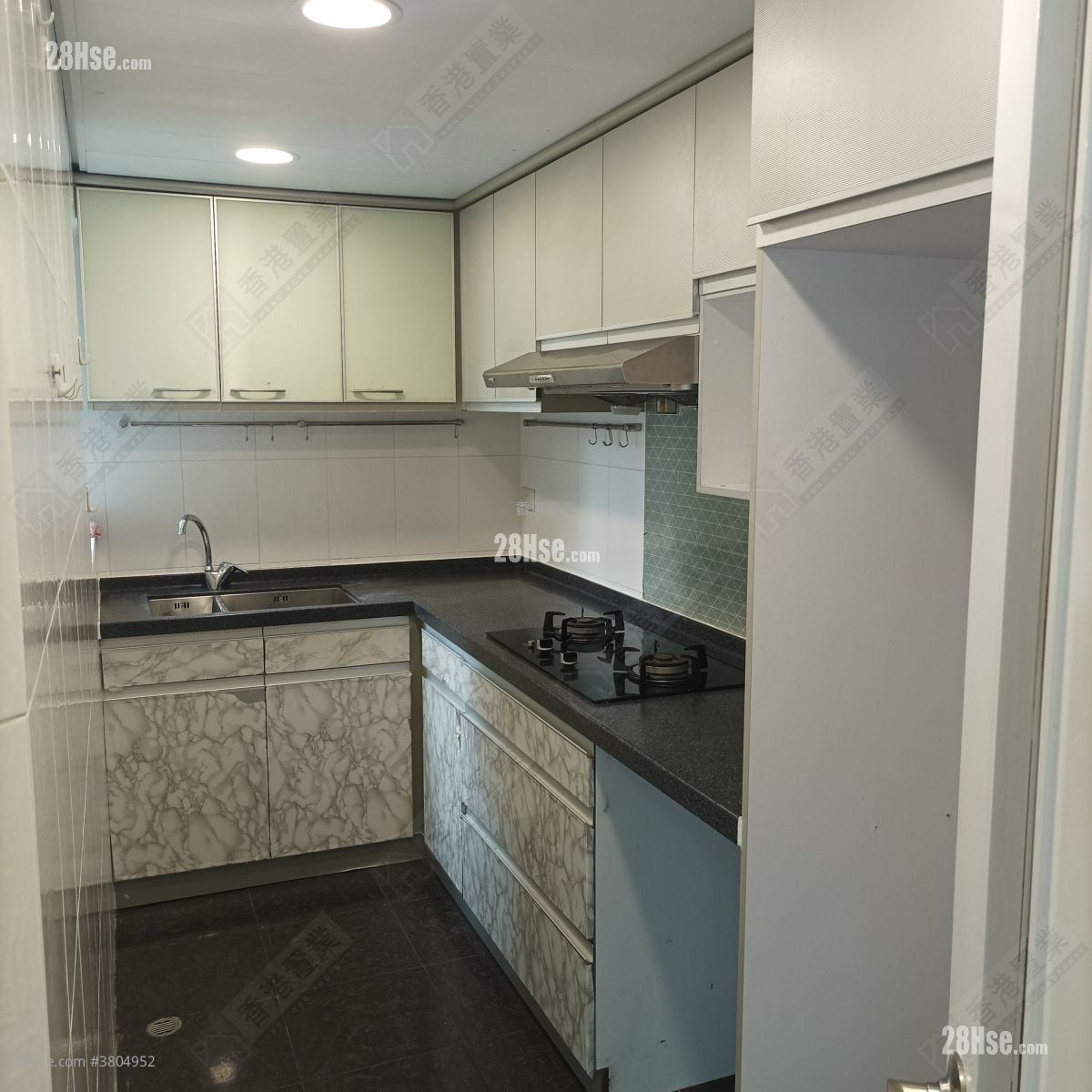 Tseung Kwan O Plaza Sell 3 Bedrooms , 1 Bathroom 533 ft²
