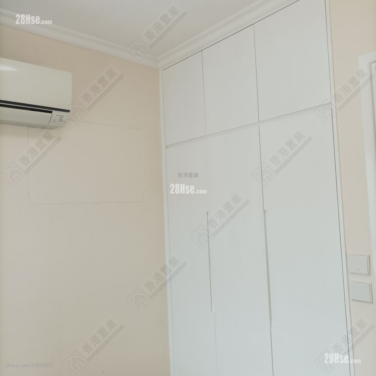 Tseung Kwan O Plaza Sell 3 Bedrooms , 1 Bathroom 533 ft²