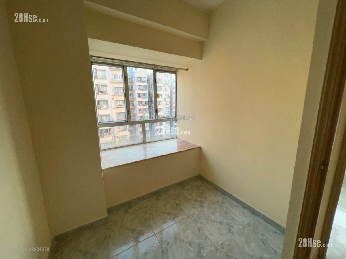 Golden Lion Garden Sell 307 ft²