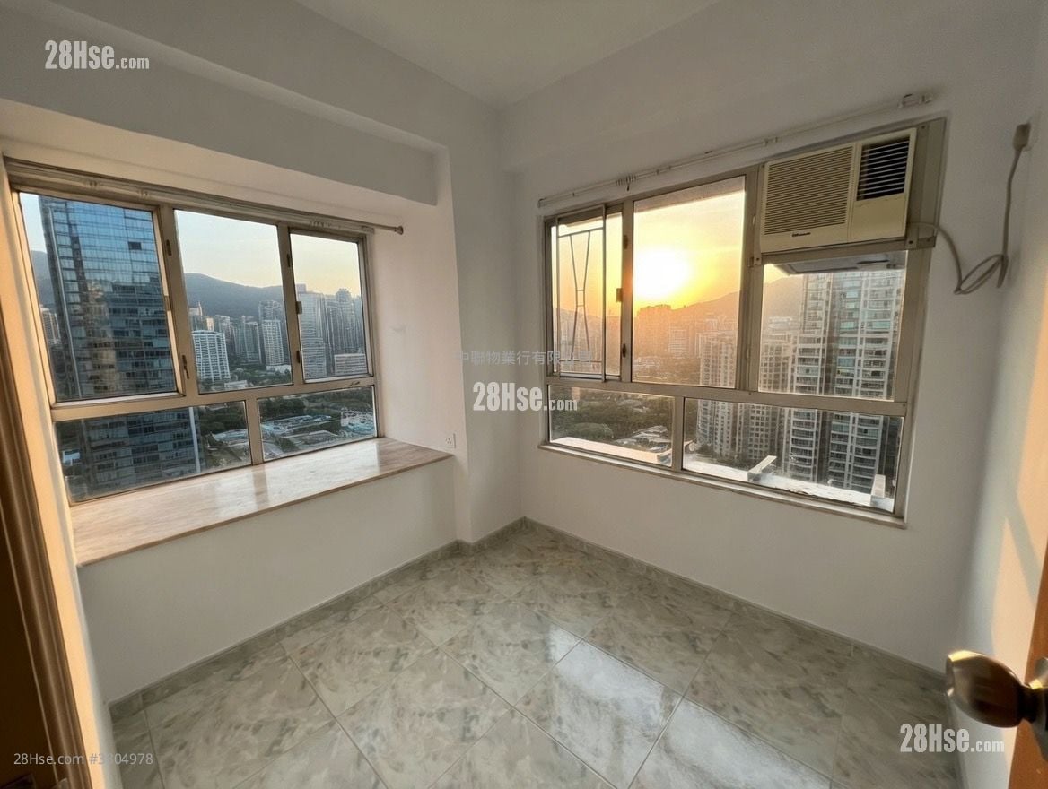 Golden Lion Garden Sell 307 ft²