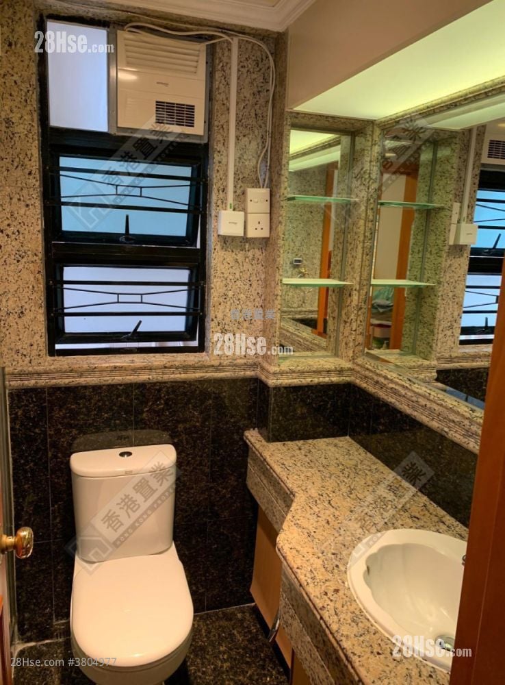 Nan Fung Plaza Sell 2 Bedrooms , 1 Bathroom 375 ft²